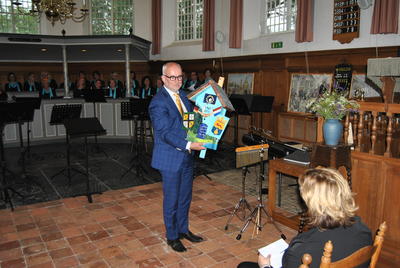 Fred Veenstra mit Gastgeschenk